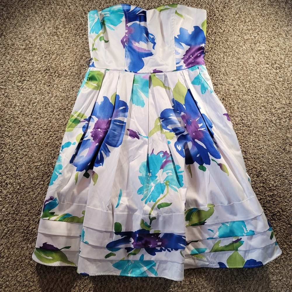 Intrigue Floral Strapless Cocktail Dress Size 4